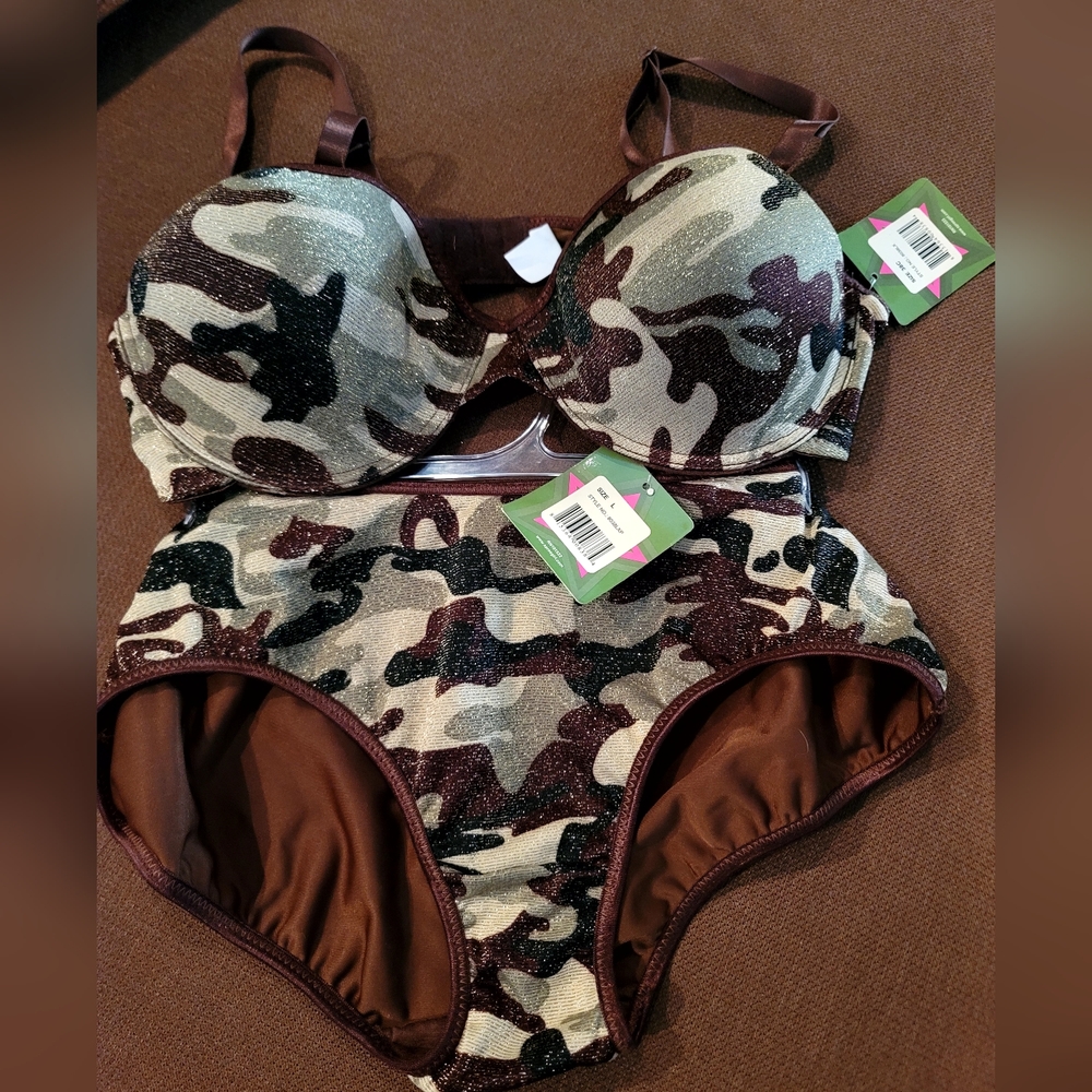 Camouflage lingerie set 38C top size and Large bottoms